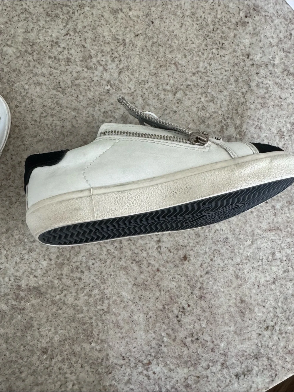 Vintage Havana Kids Sneakers in Black and White